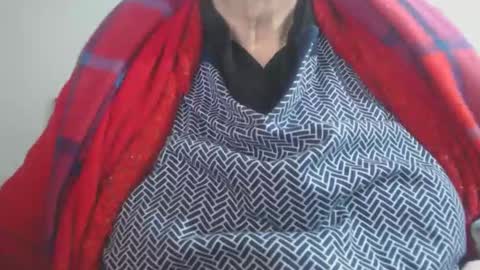 Snapshot of capitanfuturo44 chatting on 01-18-26, 04:00 Cinzia ex regina online show from 01-18-26, 04:00