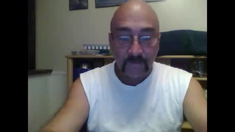 Snapshot of captaineros chatting on 10-18-25, 02:40 Captain Eros online show from 10-18-25, 02:40