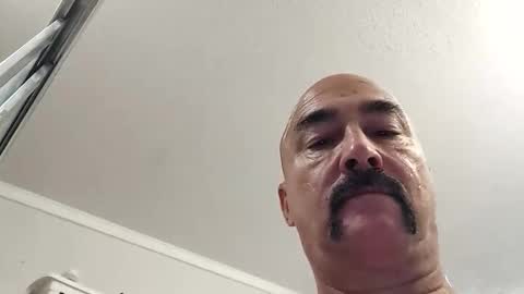 Snapshot of captaineros chatting on 10-31-25, 01:23 Captain Eros online show from 10-31-25, 01:23