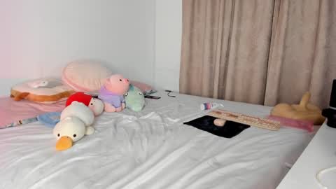 Snapshot of caramelo_xox chatting on 12-12-24, 01:10              online show from 12-12-24, 01:10