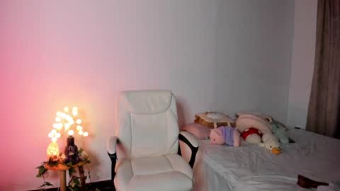 Snapshot of caramelo_xox chatting on 12-24-24, 01:06              online show from 12-24-24, 01:06