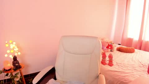 Snapshot of caramelo_xox chatting on 01-10-25, 10:15              online show from 01-10-25, 10:15