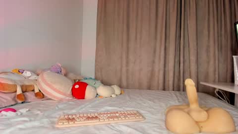 Snapshot of caramelo_xox chatting on 01-24-25, 12:52              online show from 01-24-25, 12:52