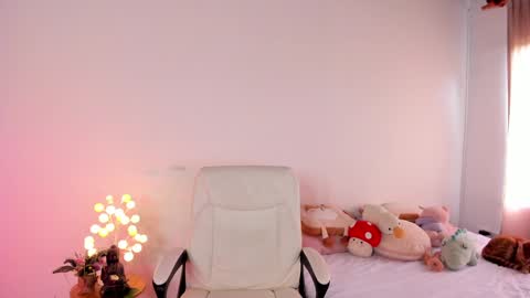 Snapshot of caramelo_xox chatting on 02-01-25, 02:02              online show from 02-01-25, 02:02