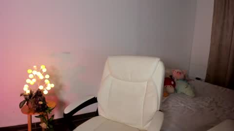 Snapshot of caramelo_xox chatting on 02-03-25, 10:47              online show from 02-03-25, 10:47