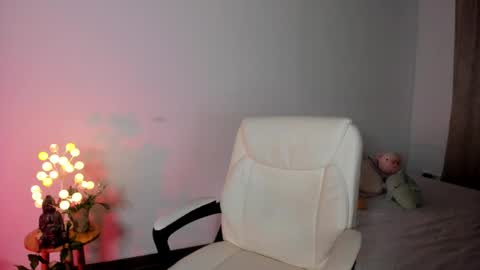 Snapshot of caramelo_xox chatting on 02-14-25, 10:38              online show from 02-14-25, 10:38