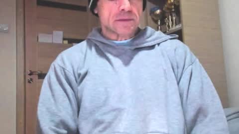 Snapshot of carin_the_body chatting on 11-18-25, 02:21 Laz online show from 11-18-25, 02:21