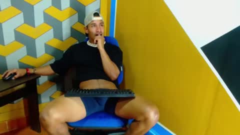 carl_jhonson1 online show from 01-07-25, 05:42