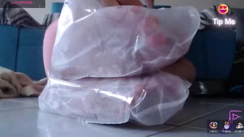 carlajames_1 online show from 03-03-25, 09:37