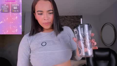 Snapshot of carlasmithx chatting on 03-11-25, 10:40 Carla online show from 03-11-25, 10:40