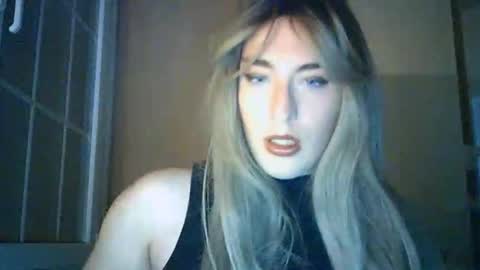 carlasucker online show from 11-18-25, 05:28