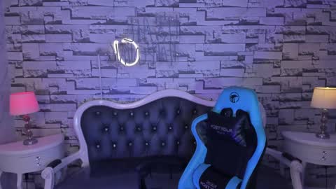 CARLYE   online show from 12-18-24, 10:40