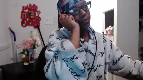 Snapshot of carliecreams chatting on 02-14-26, 05:15 Carlie online show from 02-14-26, 05:15