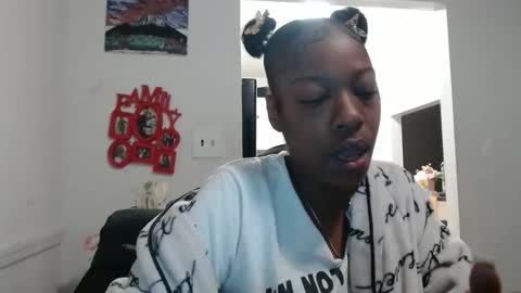 Snapshot of carliecreams chatting on 02-28-26, 04:02 Carlie online show from 02-28-26, 04:02