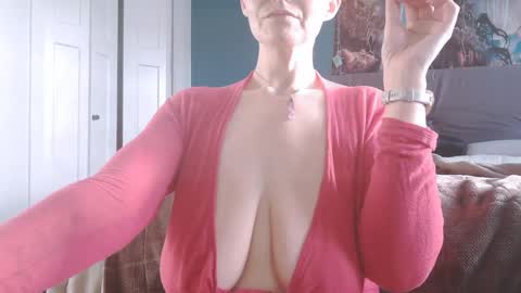 Carly Smiles online show from 12-20-24, 05:51
