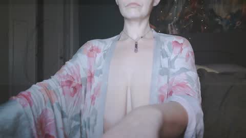 Carly Smiles online show from 12-27-24, 12:39