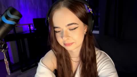 Snapshot of carmellacarrico chatting on 10-15-25, 04:18 Rin online show from 10-15-25, 04:18