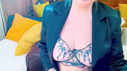 Snapshot of carmenrossi chatting on 02-14-26, 09:50 Carmen online show from 02-14-26, 09:50