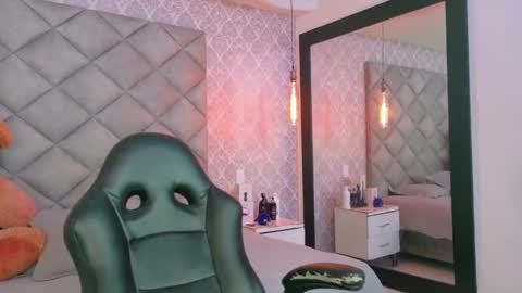 caro_adams1 online show from 11-17-25, 12:44