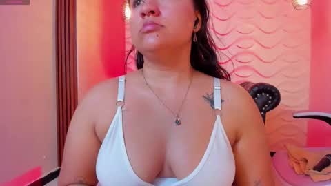 Snapshot of caro_sexyhot chatting on 10-16-25, 12:11 carolina online show from 10-16-25, 12:11