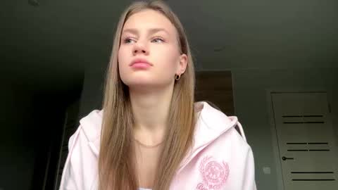 Snapshot of carolecronan chatting on 12-19-25, 10:33 Lisa online show from 12-19-25, 10:33