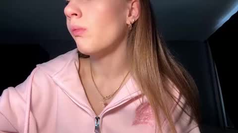 Snapshot of carolecronan chatting on 12-23-25, 08:34 Lisa online show from 12-23-25, 08:34