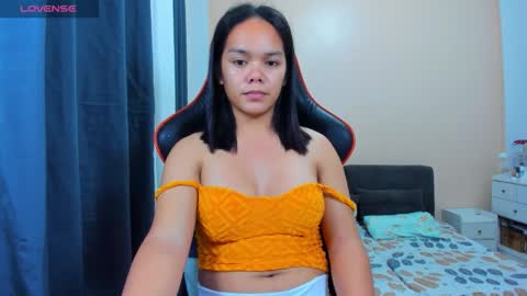 caroline_east online show from 11-14-25, 06:39