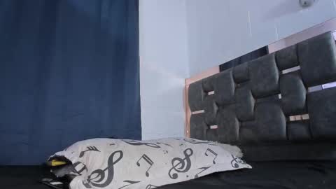 Snapshot of caroline_m8 chatting on 11-26-25, 02:12 CAROLINE online show from 11-26-25, 02:12