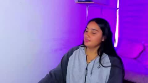 caroline_rodriguez_9 online show from 01-06-26, 04:43