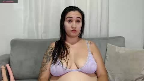 Snapshot of carolinefantasy_ chatting on 11-18-25, 06:01 Caroline online show from 11-18-25, 06:01