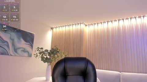 Snapshot of carolinegrace_ chatting on 12-15-24, 03:13 Caro online show from 12-15-24, 03:13