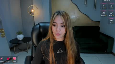 Snapshot of carolinegrace_ chatting on 01-04-25, 10:27 Caro online show from 01-04-25, 10:27