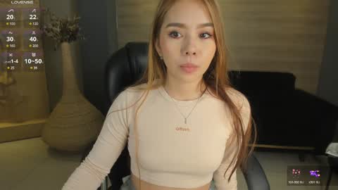 Snapshot of carolinegrace_ chatting on 01-27-25, 11:00 Caro online show from 01-27-25, 11:00