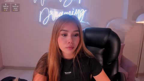Snapshot of carolinegrace_ chatting on 02-19-25, 10:45 Caro online show from 02-19-25, 10:45