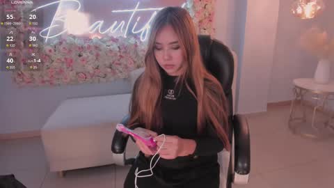 Snapshot of carolinegrace_ chatting on 02-25-25, 11:08 Caro online show from 02-25-25, 11:08