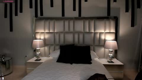 Snapshot of carolinegrace_ chatting on 11-19-25, 10:37 Caro online show from 11-19-25, 10:37