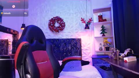 Snapshot of carolinescoth_dl chatting on 12-20-24, 08:45 Caroline Scoth online show from 12-20-24, 08:45