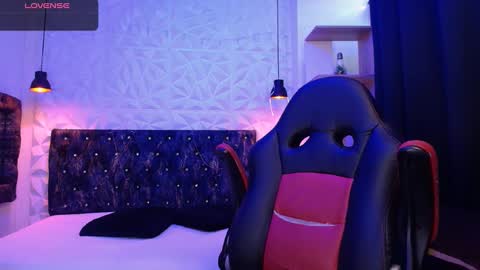 Snapshot of carolinescoth_dl chatting on 01-13-25, 05:23 Caroline Scoth online show from 01-13-25, 05:23