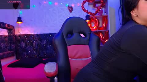 Snapshot of carolinescoth_dl chatting on 03-02-25, 05:25 Caroline Scoth online show from 03-02-25, 05:25