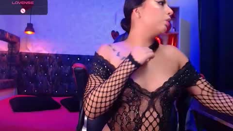 Snapshot of carolinescoth_dl chatting on 03-07-25, 06:43 Caroline Scoth online show from 03-07-25, 06:43