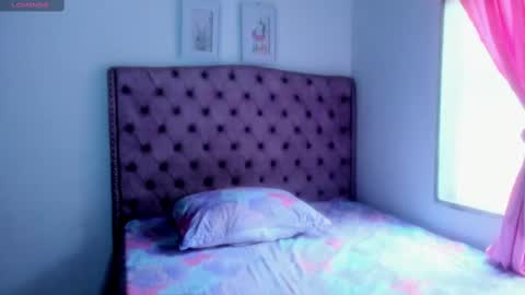 Caroline  online show from 10-12-25, 12:15