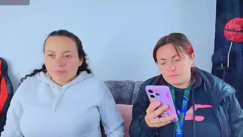 Snapshot of carolinhe_ chatting on 10-13-25, 11:21 Carolinhe online show from 10-13-25, 11:21