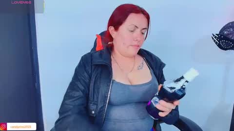 Snapshot of carolinhe_ chatting on 11-19-25, 08:20 Carolinhe online show from 11-19-25, 08:20