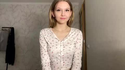 Snapshot of carollkaps chatting on 12-15-25, 11:03 Carol online show from 12-15-25, 11:03