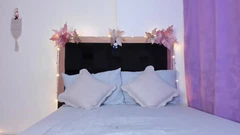 Snapshot of carorosse chatting on 01-01-25, 12:00 Caro online show from 01-01-25, 12:00