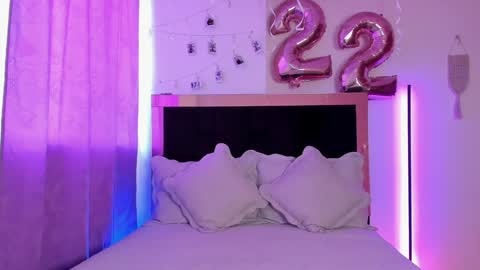 Snapshot of carorosse chatting on 01-23-25, 08:02 Caro online show from 01-23-25, 08:02