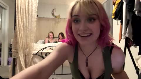 Snapshot of carpetmunchers chatting on 11-02-25, 03:53 carpetmunchers online show from 11-02-25, 03:53