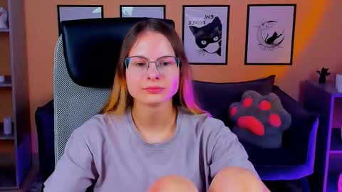 Snapshot of carrie_roses chatting on 10-10-25, 04:55 carrie_roses online show from 10-10-25, 04:55