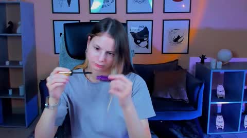 Snapshot of carrie_roses chatting on 10-13-25, 04:12 carrie_roses online show from 10-13-25, 04:12