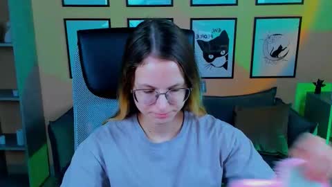 Snapshot of carrie_roses chatting on 10-14-25, 04:13 carrie_roses online show from 10-14-25, 04:13